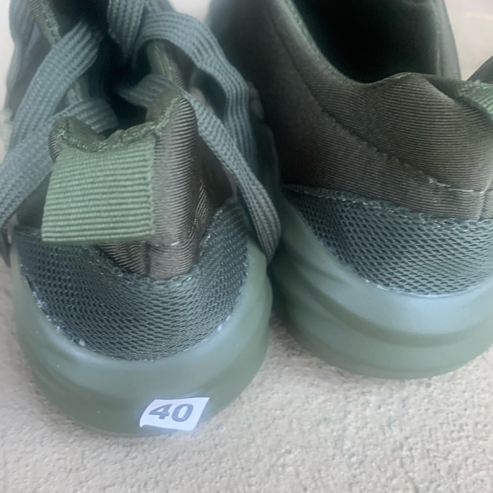 Shoes - Picture 4 of 5